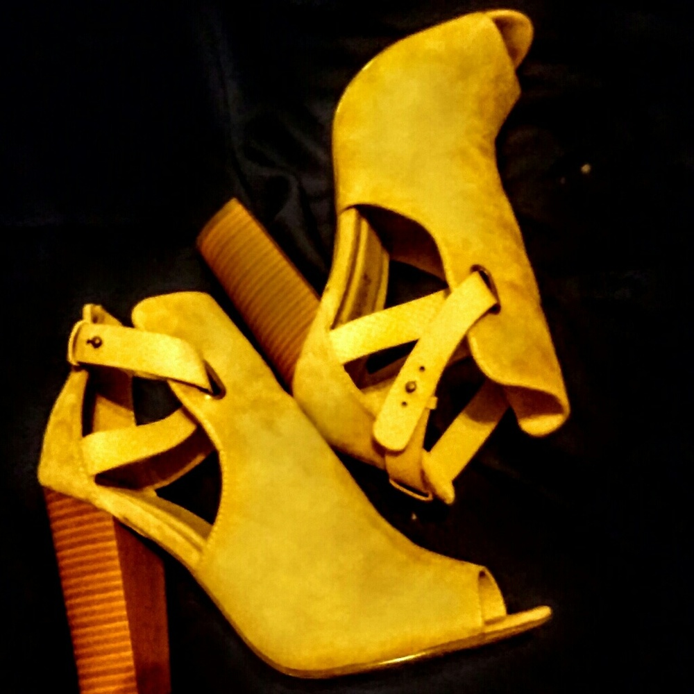 Heels - Picture 2 of 2